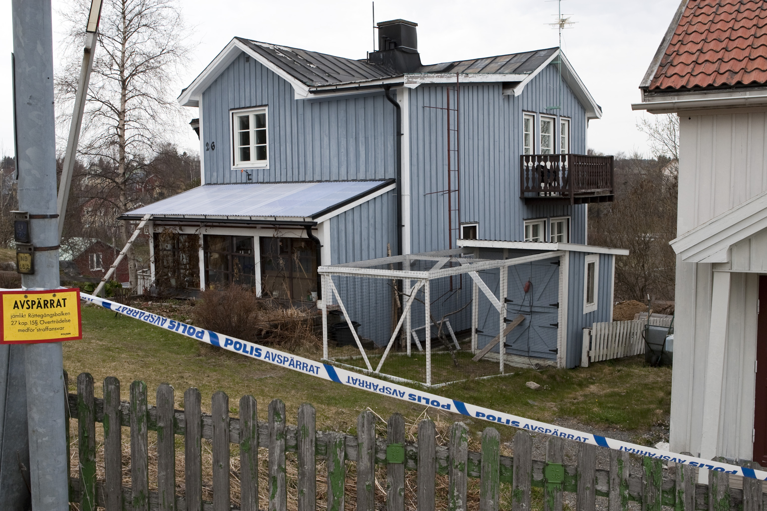 Ragnar Nilsson har erkänt trippelmordet. Kropparna hittades i det här huset. 