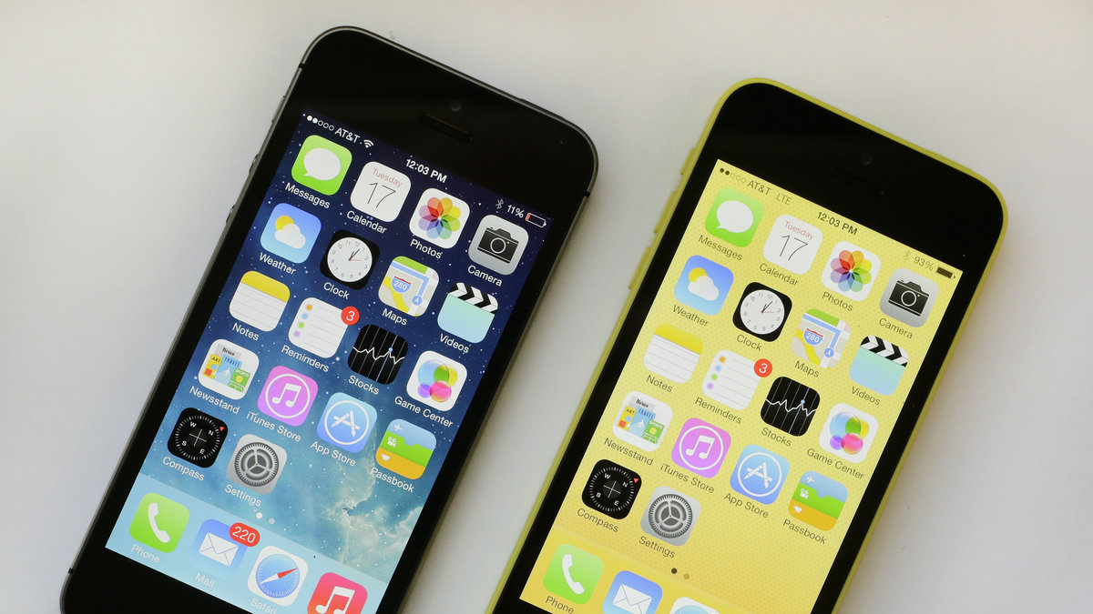 iPhone 5S och 5C, med nya operativsystemet iOS7.