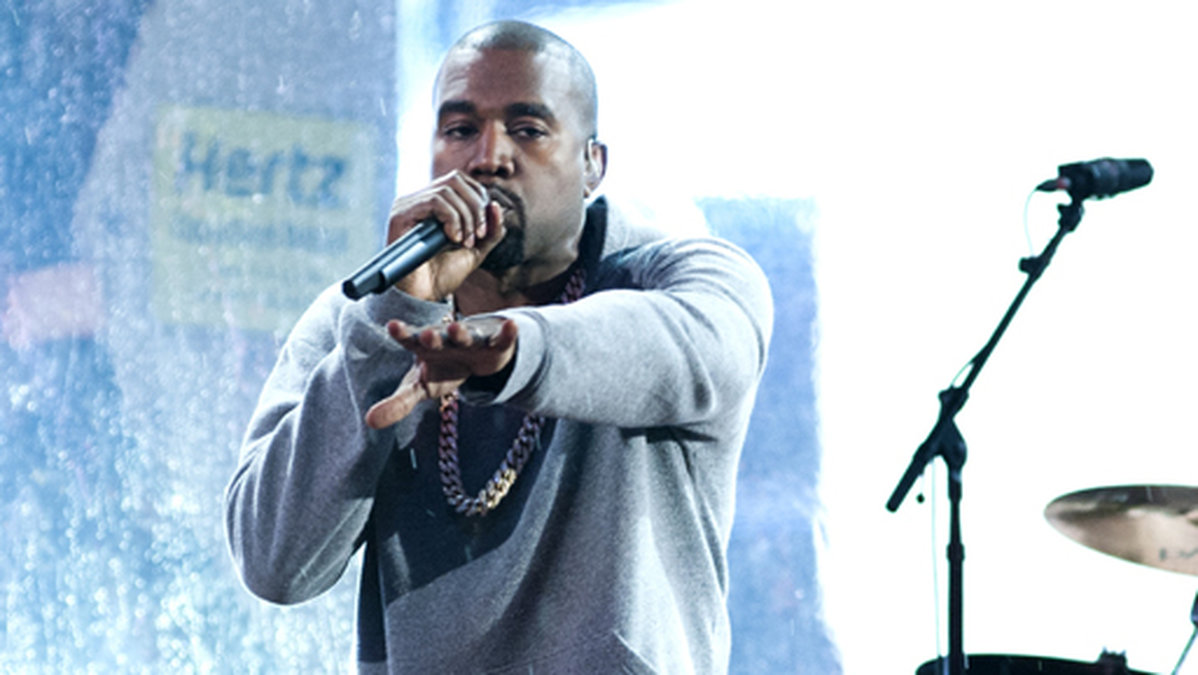 Kanye hintar att han kommer att släppa ett album med Drake. 