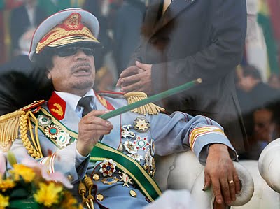 Det var anhängare till den libyske diktatorn, Muammar Khaddafi, som omringade generalsekreteraren.