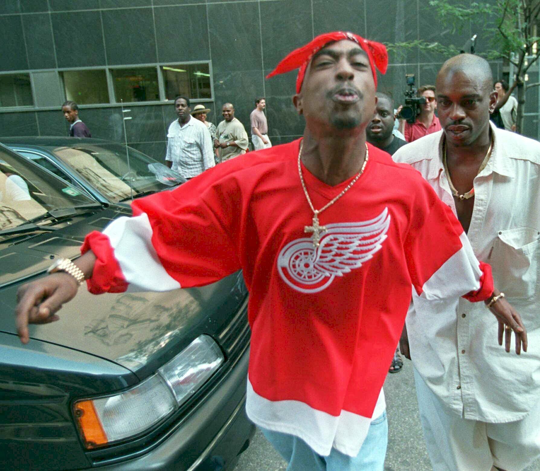 7. East Coast-gangsters. West Coast-rapparen Tupac Shakur dog just på en fredag den 13 sedan han skjutits några dagar tidigare. East Coast-gangsters är alltså extra farliga just kring dessa datum, så se upp! 7. East Coast-gangsters. West Coast-rapparen Tupac Shakur dog just på en fredag den 13 sedan han skjutits några dagar tidigare. East Coast-gangsters är alltså extra farliga just kring dessa datum, så se upp!