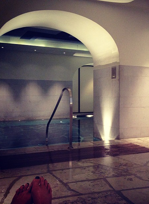 Därefter kopplade hon av på SPA. Därefter kopplade hon av på SPA.