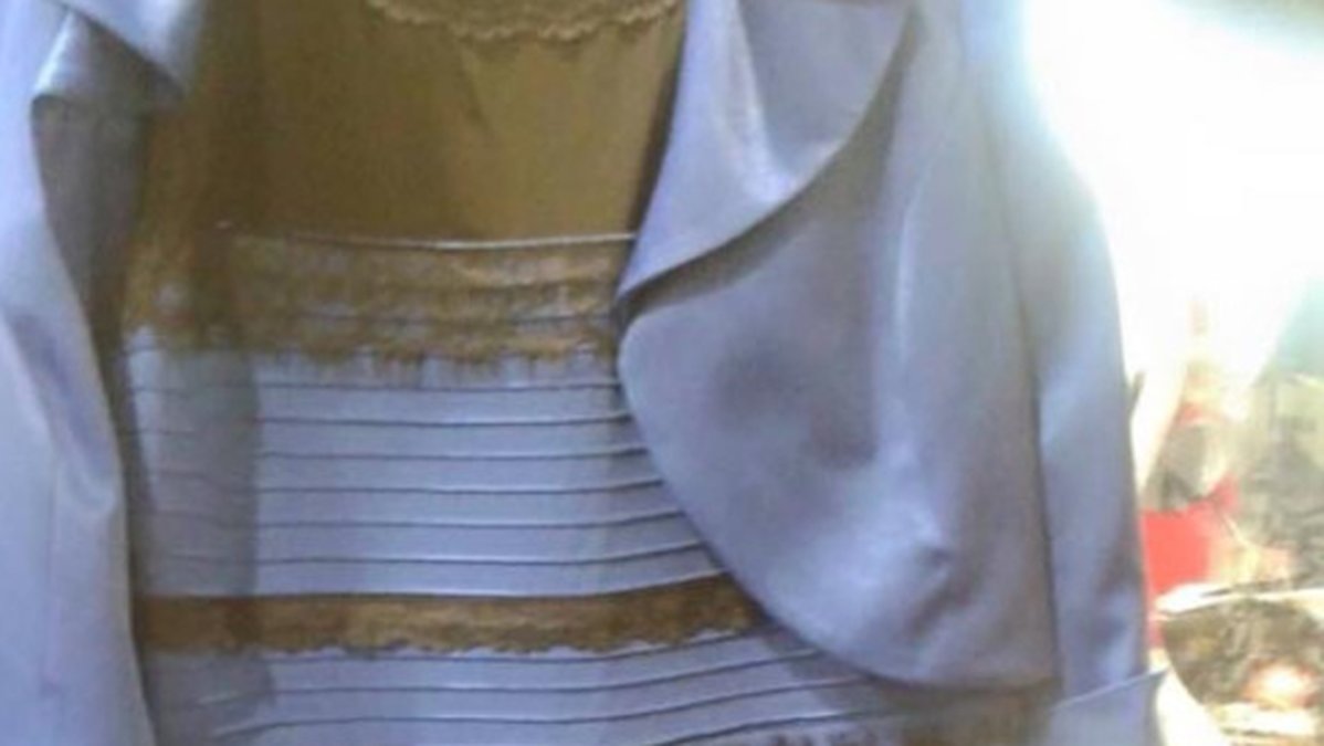 klänning färg svart blå vit guld