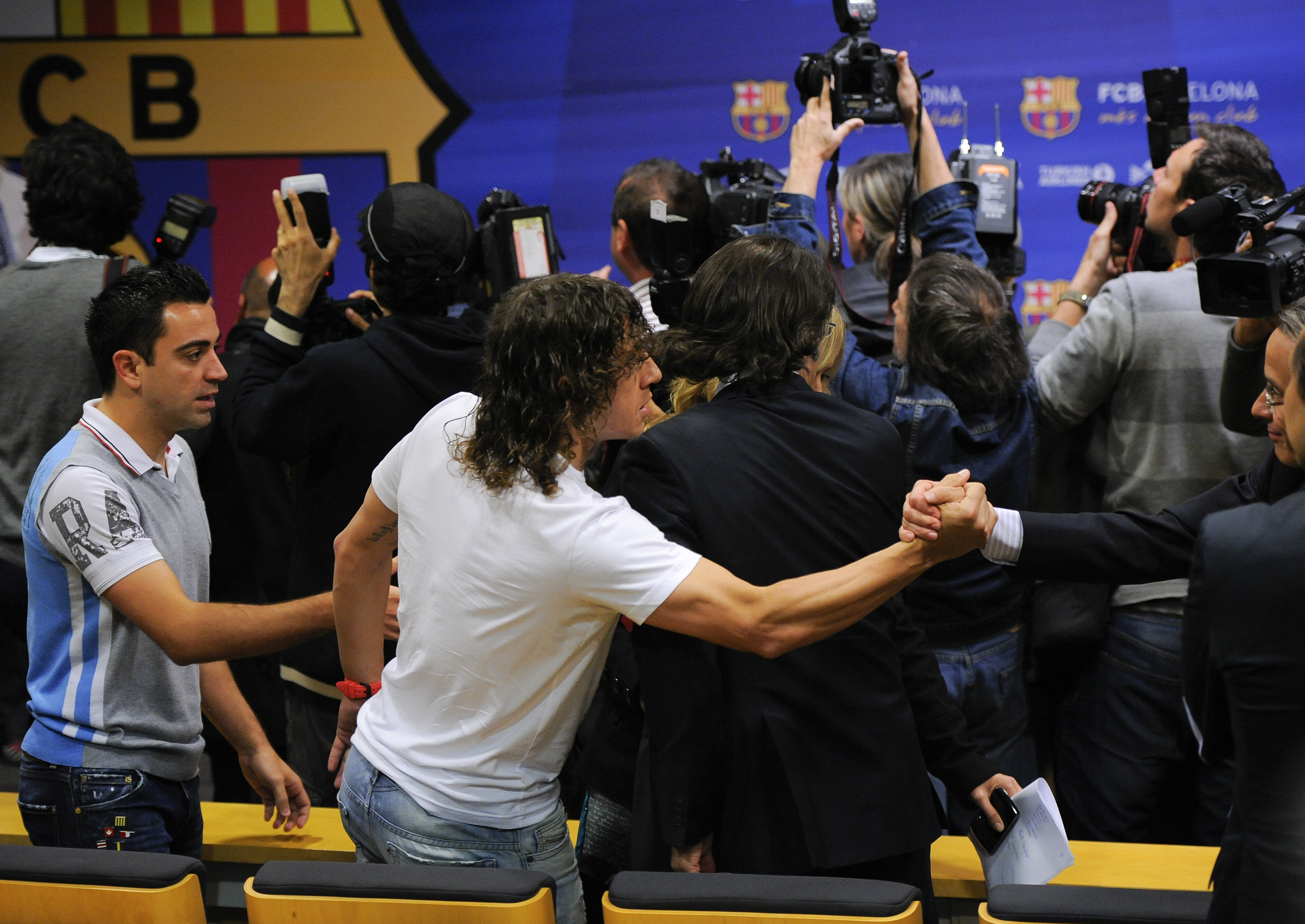 Xavi Hernandez och Carles Puyol under presskonferensen.