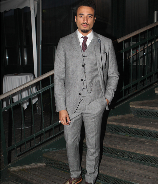 Artisten Kim Cesarion i stilig kavaj. Artisten Kim Cesarion i stilig kavaj.