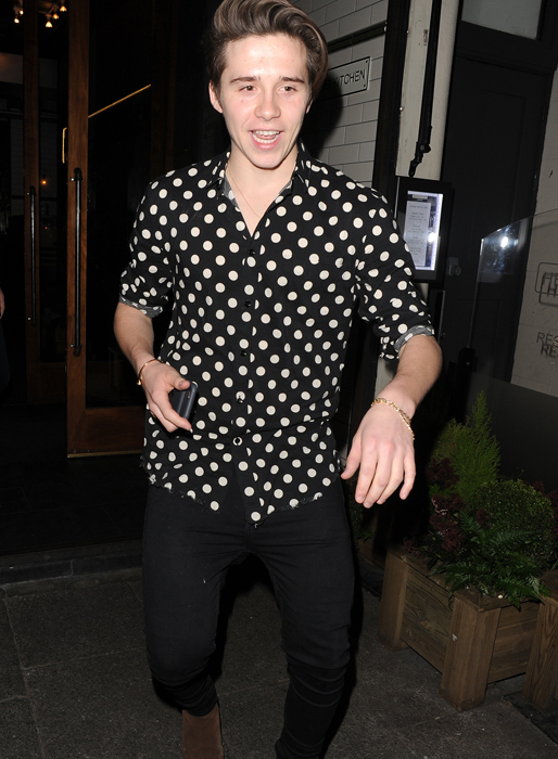 Brooklyn Beckham firade sin 17-års dag på restaurangen Sexy Fish i London. Brooklyn Beckham firade sin 17-års dag på restaurangen Sexy Fish i London.