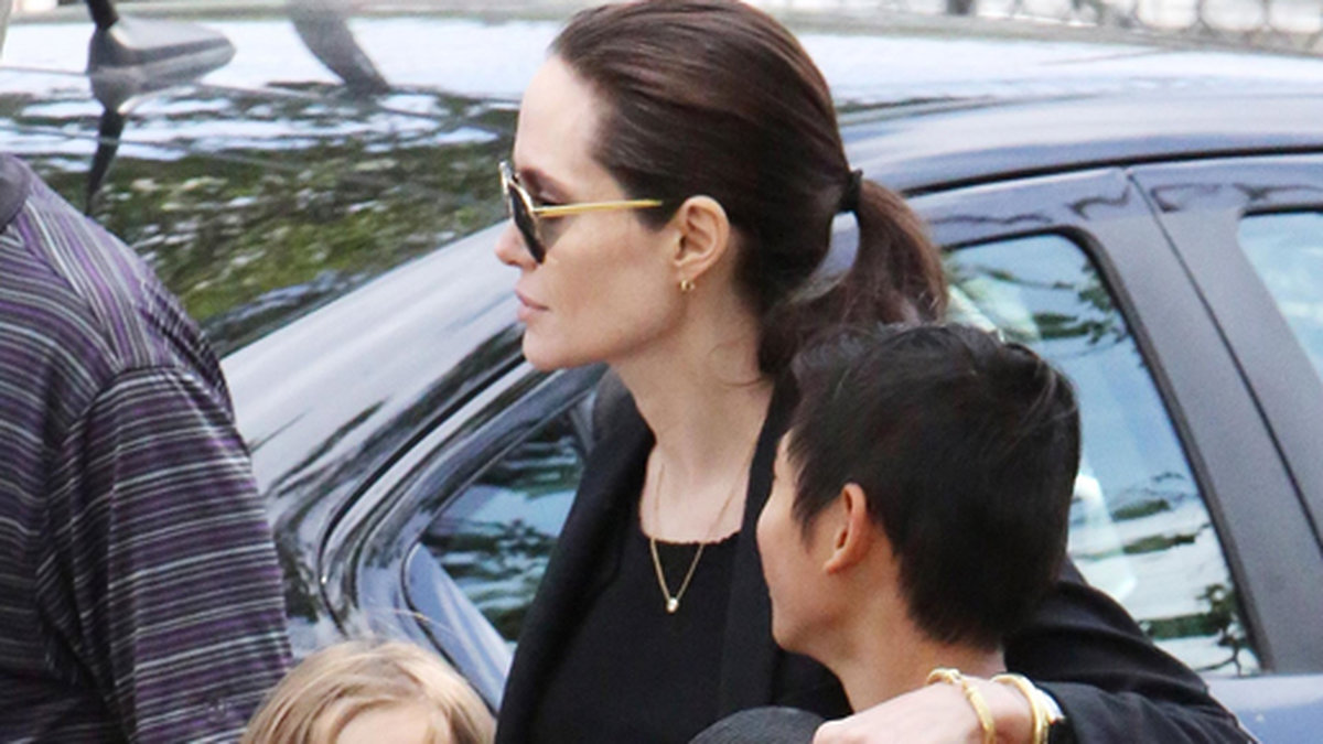 Angelina tar med sig barnen på aktiviteter i Los Angeles. 