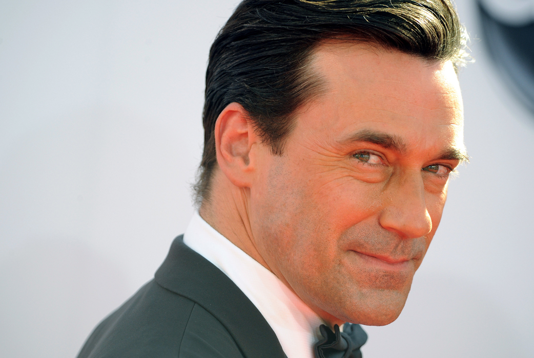 Jon Hamm vs. Kim Kardashian. Mad Men-stjärnan Jon Hamm intervjuades i brittiska Elle och kändiskulturen – och han kallade realitystjärnan Kim Kardashian för "jävla idiot". Jon Hamm vs. Kim Kardashian. Mad Men-stjärnan Jon Hamm intervjuades i brittiska Elle och kändiskulturen – och han kallade realitystjärnan Kim Kardashian för "jävla idiot".