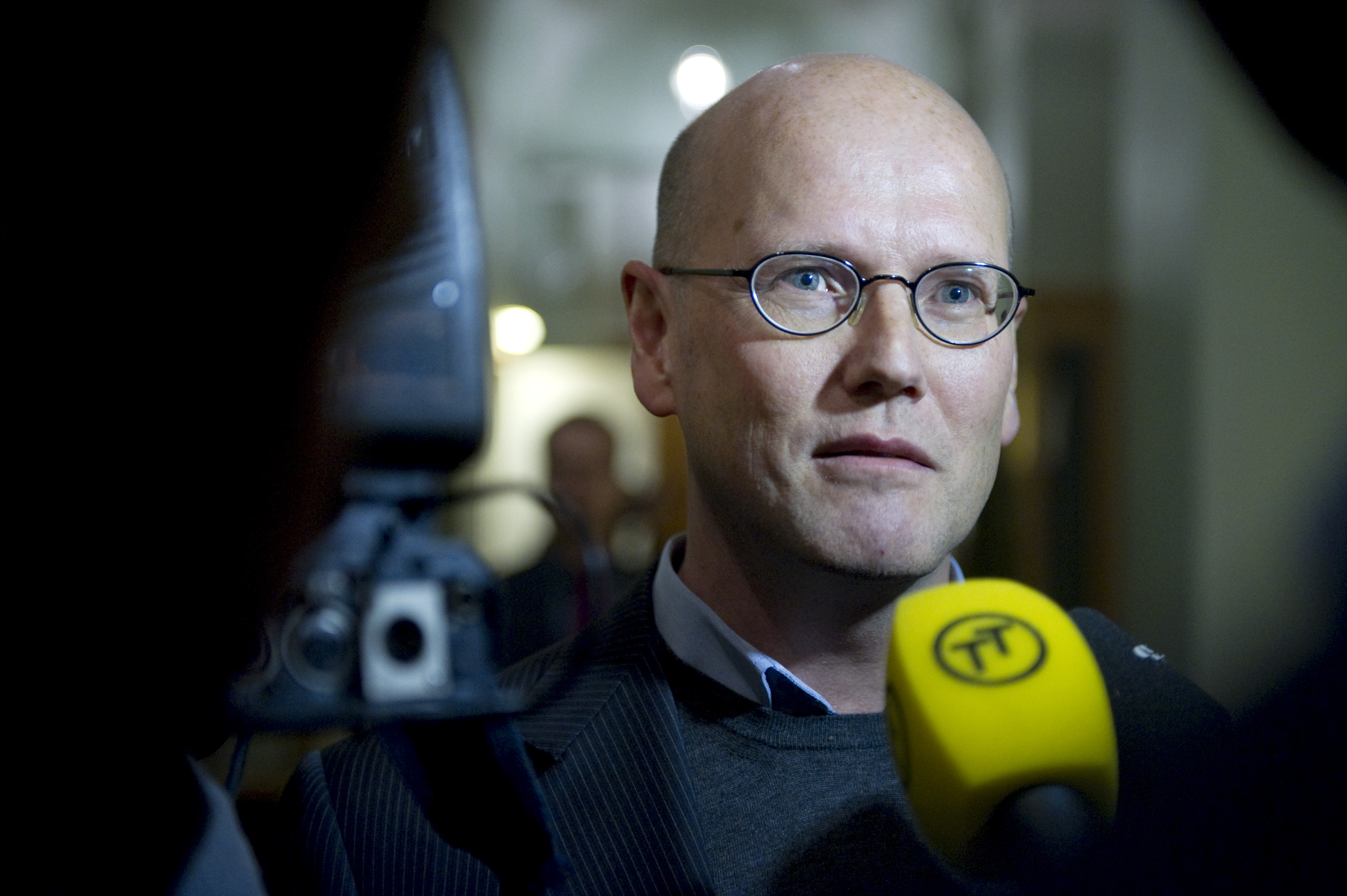 Thomas Östros, Håkan Juholt, Socialdemokraterna, Politik