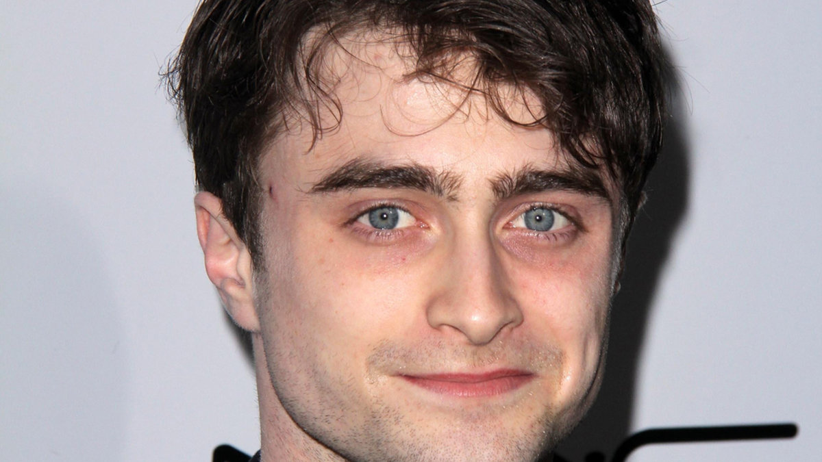 Harry Potter-stjärnan Daniel Radcliffe, 23, har problem med alkoholen. År 2012 berättade Radcliffe att han filmade vissa delar av Harry Potter-filmerna samtidigt som han fortfarande var full från den föregående nattens hårda festande. I augusti 2010 slutade Radcliffe att dricka, men efter två år tog han ett återfall. Något som resulterade i ett bråk med en dj på en nattklubb i New York. 