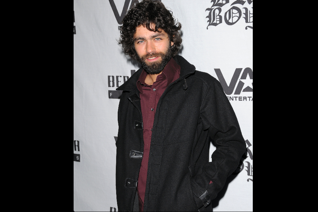 Adrian Grenier, 35, lät skägget växa mellan två säsonger av "Entourage". Adrian Grenier, 35, lät skägget växa mellan två säsonger av "Entourage".