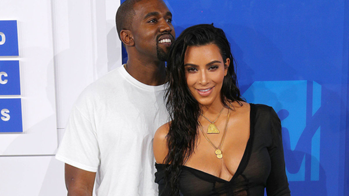 Kim Kardashian strålade på MTV-galan i höstas. Här med maken Kanye West. 