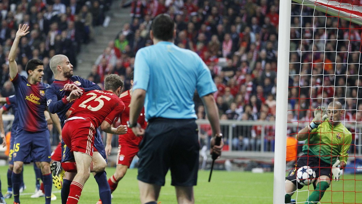 Thomas Muller gör 1-0 för Bayern.