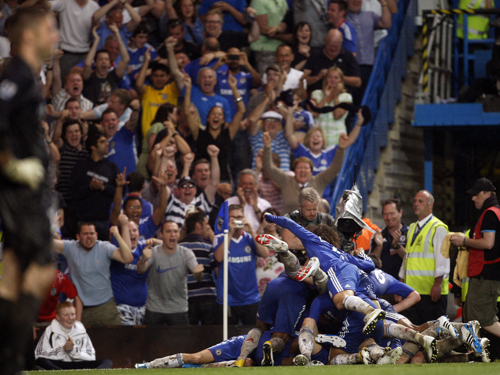 Fernando Torres fick äntligen stänka dit sitt första mål för Chelsea.