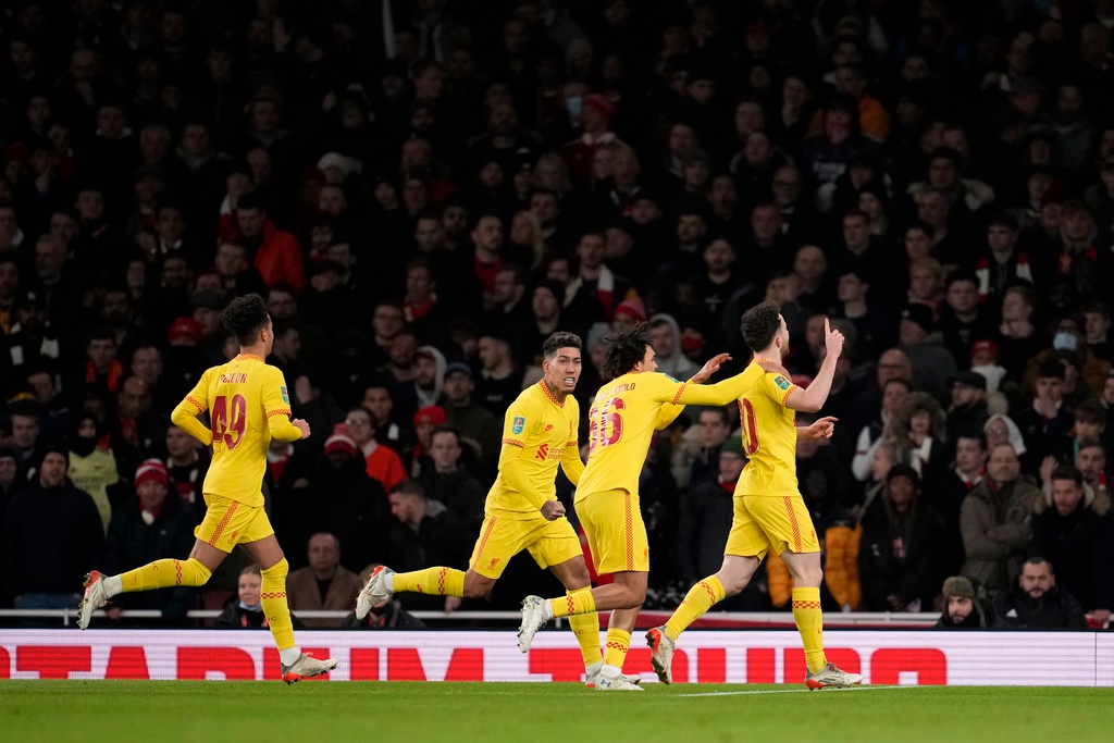 Jota och Liverpool firar efter ett av målen i ligacupsemifinalen mot Arsenal.