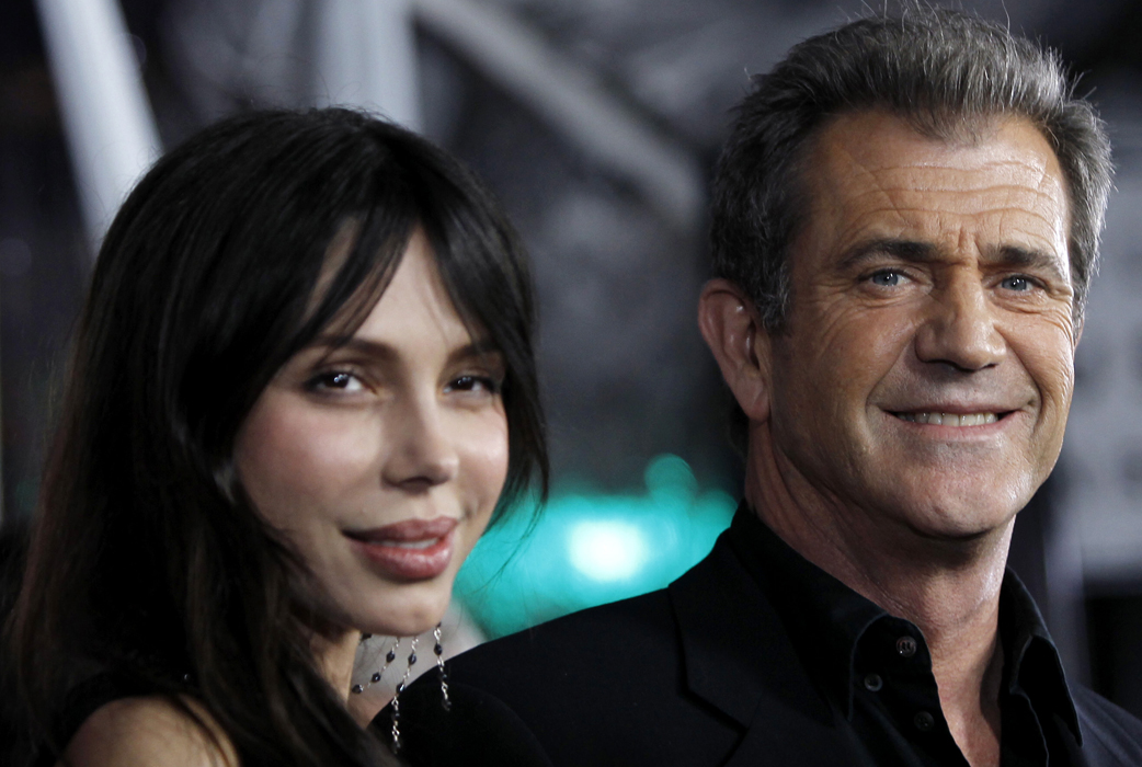 1. Mel Gibson
Mel Gibson blev anklagad för att ha slagit sin exflickvän Oksana Grigorieva upprepade gånger. Ett tillfälle ska han ha slagit ut tänder, någon annan gång höll hon parets gemensamma barn i famnen. Oksana spelade tillslut in ett hemlighet in samtal med Mel där han erkänner misshandeln och bland annat skriker "I need a woman, not a little girl with a dysfunctional cunt" och "If you get raped by a pack of niggers it’ll be all your fault". 1. Mel Gibson
Mel Gibson blev anklagad för att ha slagit sin exflickvän Oksana Grigorieva upprepade gånger. Ett tillfälle ska han ha slagit ut tänder, någon annan gång höll hon parets gemensamma barn i famnen. Oksana spelade tillslut in ett hemlighet in samtal med Mel där han erkänner misshandeln och bland annat skriker "I need a woman, not a little girl with a dysfunctional cunt" och "If you get raped by a pack of niggers it’ll be all your fault".