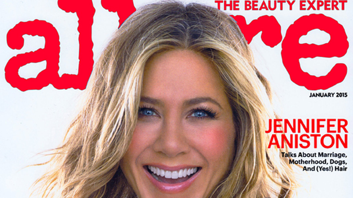 Jennifer Aniston strålar på omslaget till Allure. 