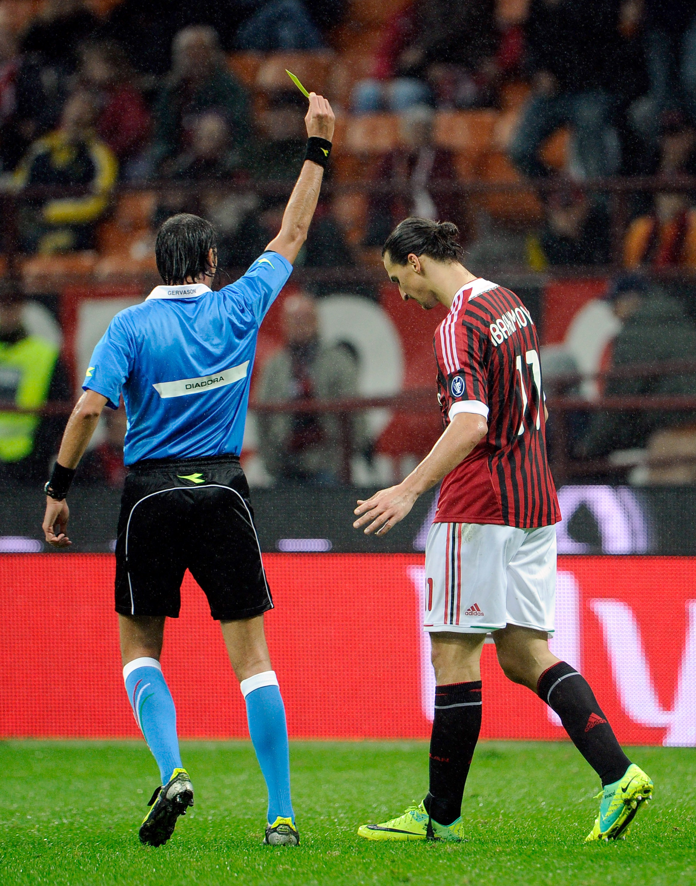I matchen hemma mot Catania hann Zlatan vara på plan i sju minuter innan han gjorde mål. Matchen vann Milan med 4-0. I slutminuten åkte Zlatan på säsongens första gula kort.