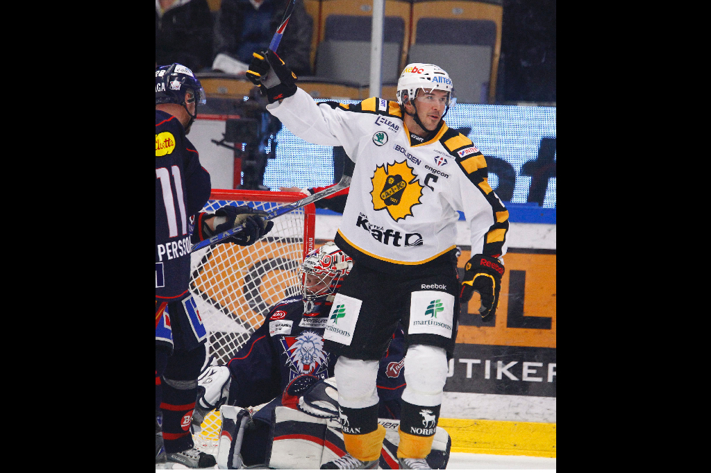 George "Bud" Holloway sprätter in puckar mot mål och har under de 13 spelade slutspelsmatcherna lyckats skrapa ihop nio mål och nio assist. George "Bud" Holloway sprätter in puckar mot mål och har under de 13 spelade slutspelsmatcherna lyckats skrapa ihop nio mål och nio assist.