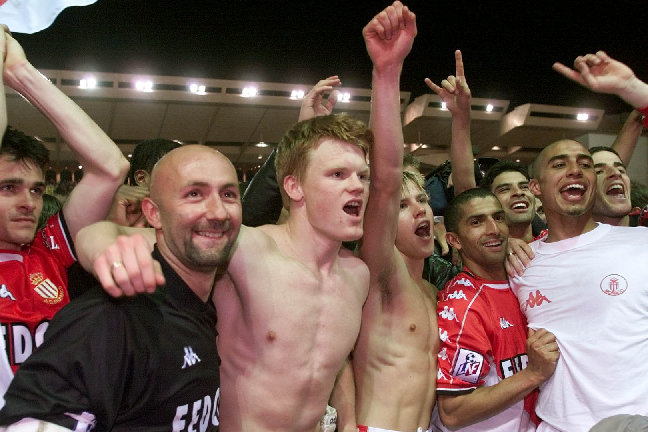 Där han fick spela med ett gäng rätt duktiga spelare. Här ser vi framtida Manchester United-målvakten Fabian Barthez. Den franska målsprutan David Trezeguet och en viss John-Arne Riise. Där han fick spela med ett gäng rätt duktiga spelare. Här ser vi framtida Manchester United-målvakten Fabian Barthez. Den franska målsprutan David Trezeguet och en viss John-Arne Riise.