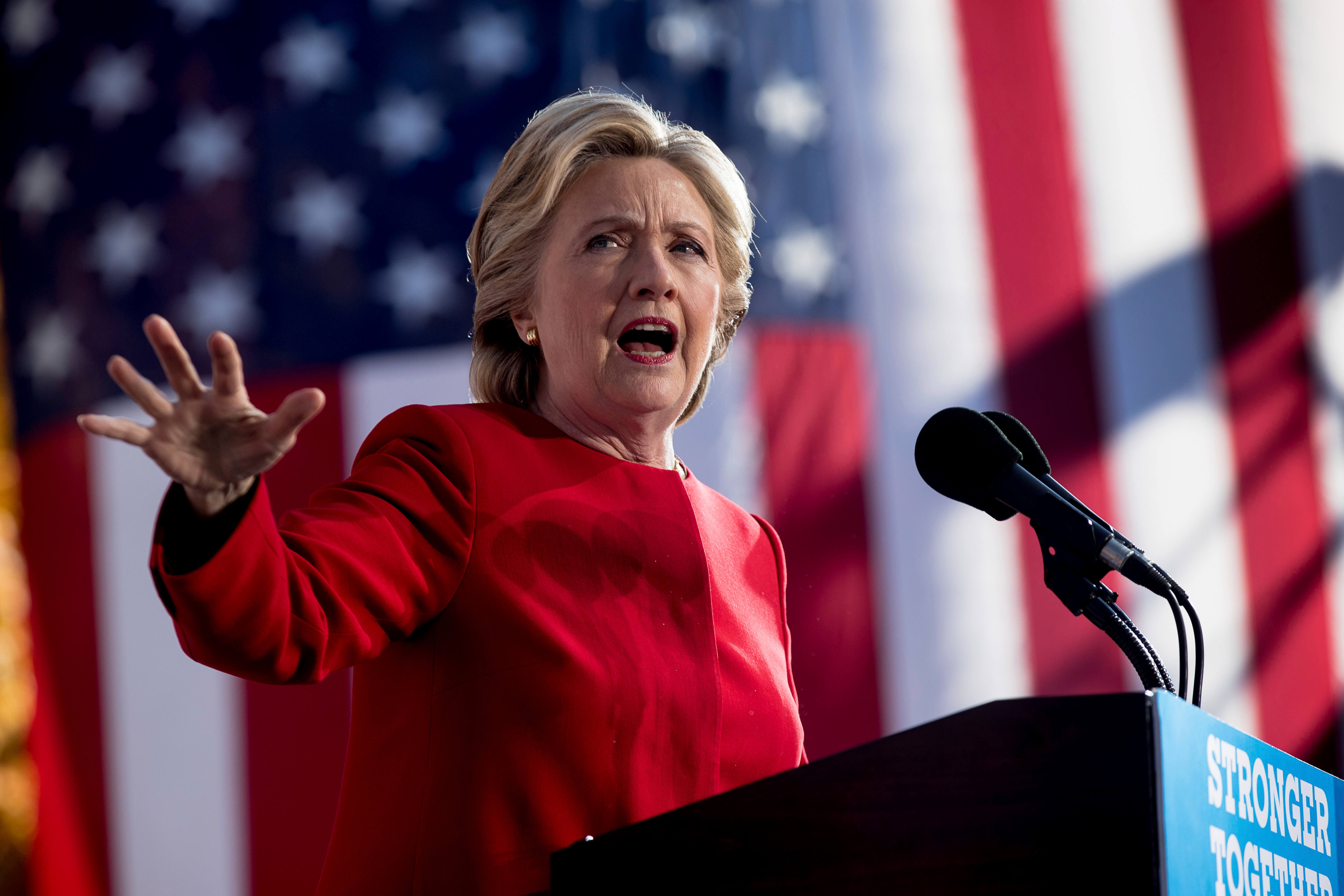 Hillary Clinton har upplevts som ett hot sedan hot blev "first lady".