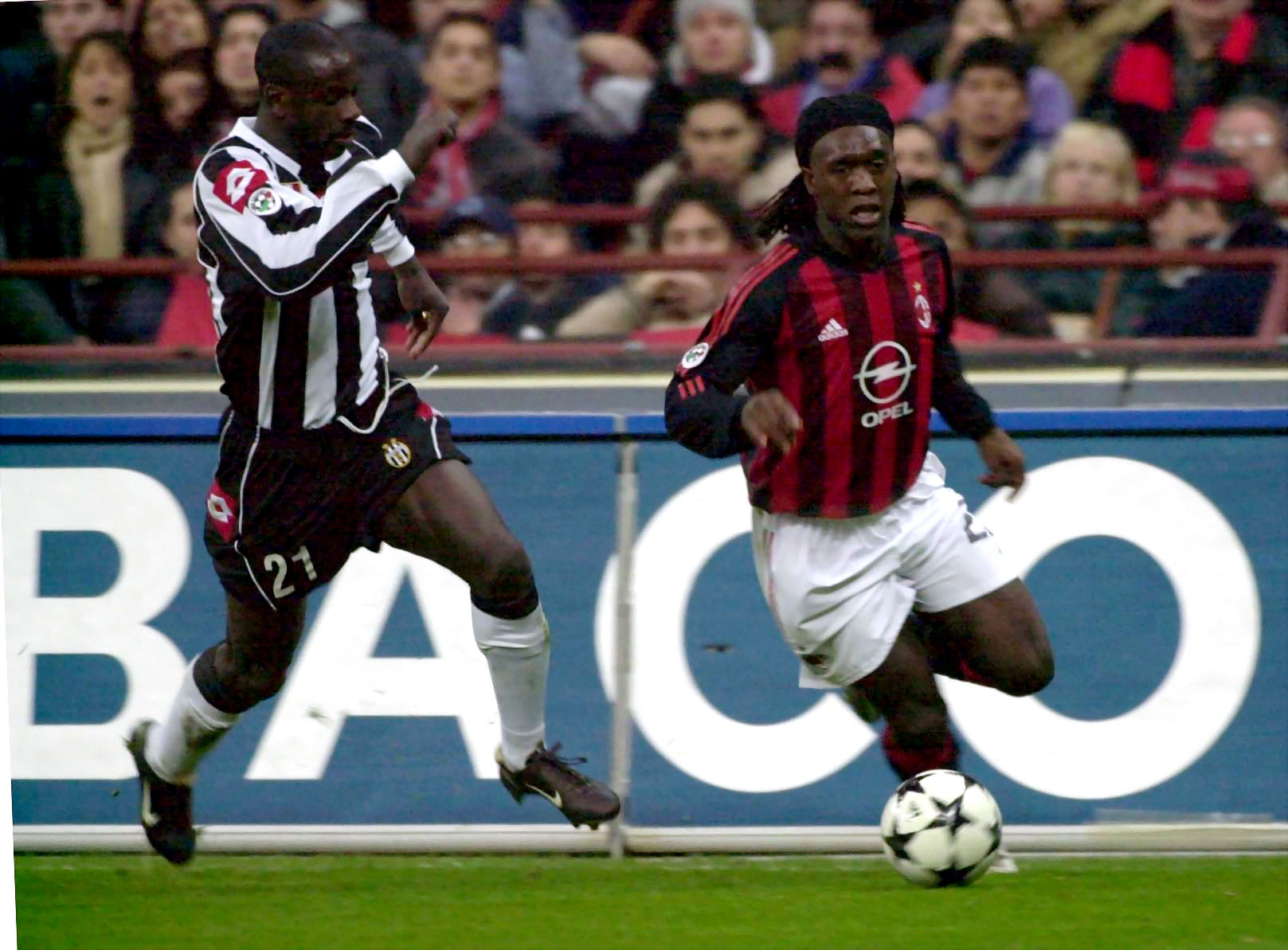 Totalt blev det 300 matcher i Milantröjan. Totalt blev det 300 matcher i Milantröjan.