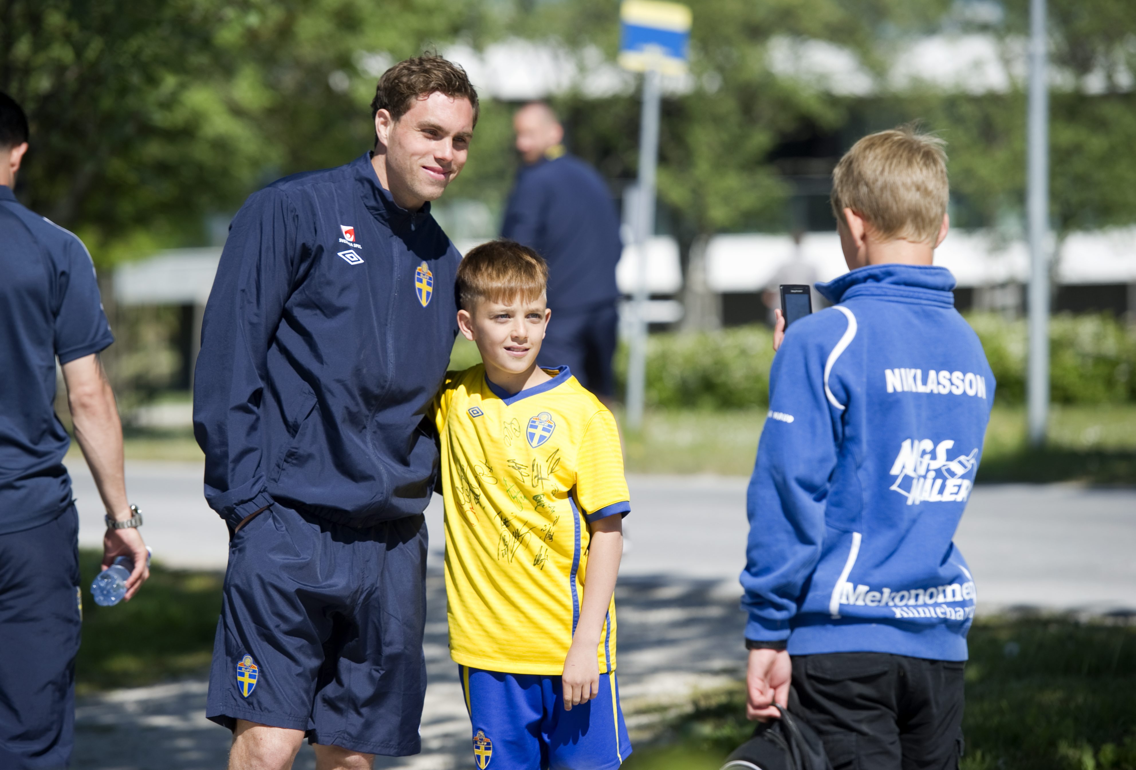 Elmander möter fansen på Gotland. 