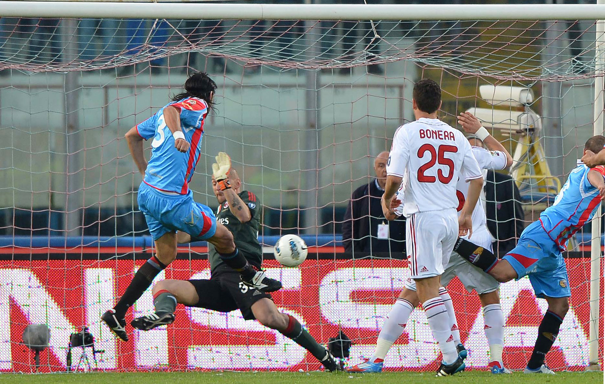 Catanias back Nicolas Spolli klev fram fixade poäng åt hemmalaget.