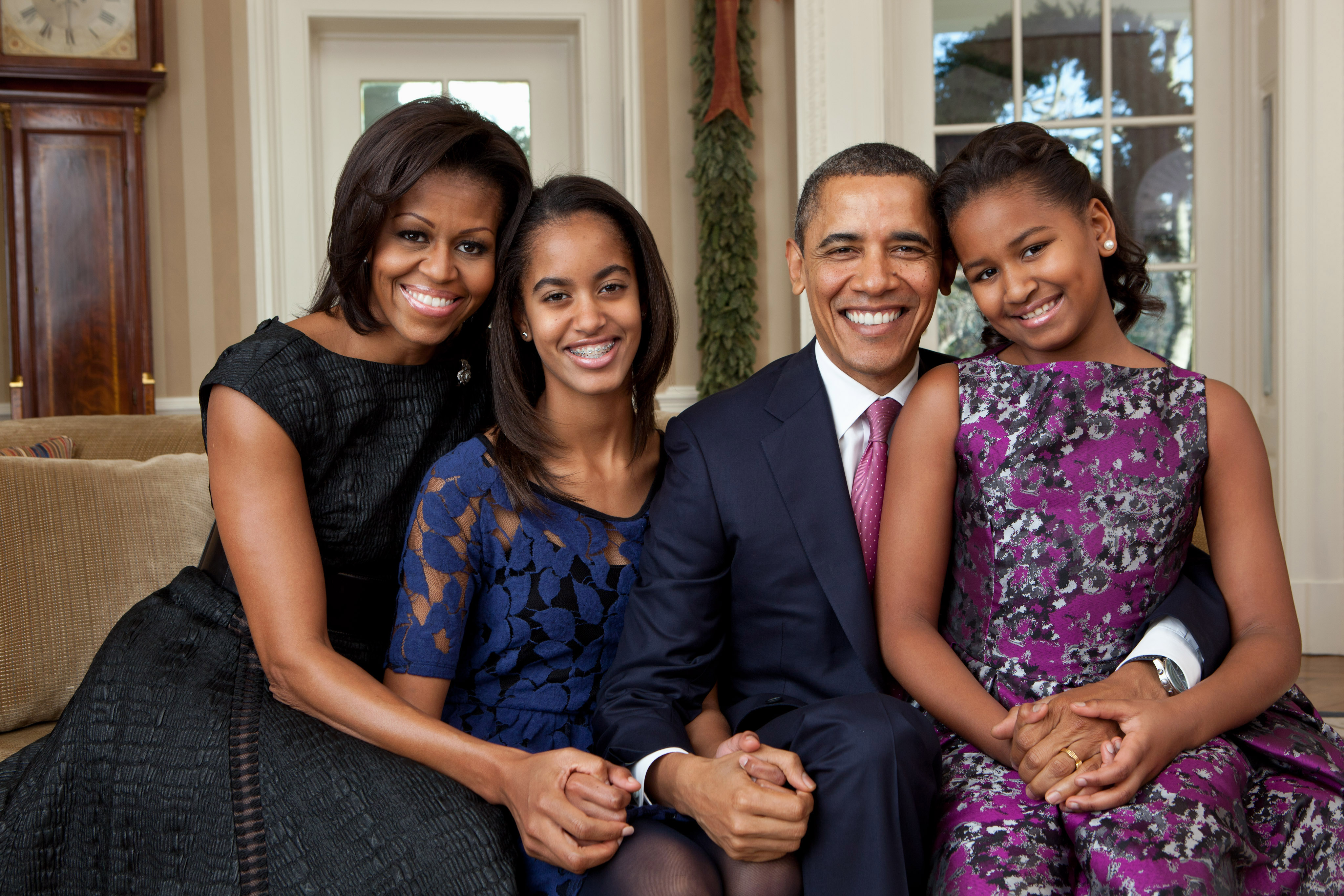 Obamas menar att folk får en för stor inblick i familjens privatliv via Facebook.
