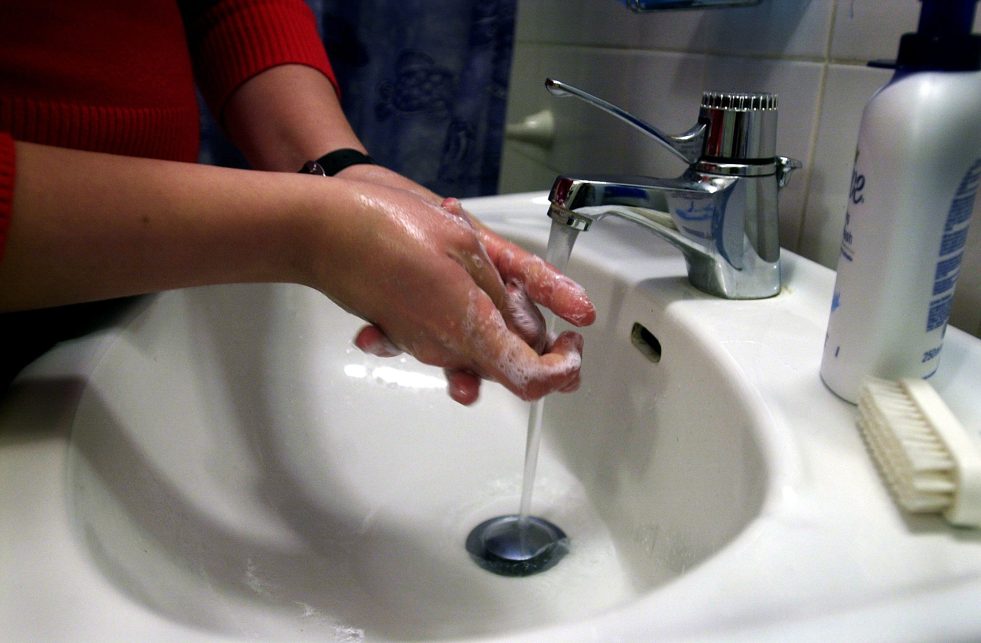 Det är viktigt att tvätta händerna efter toabesöket.