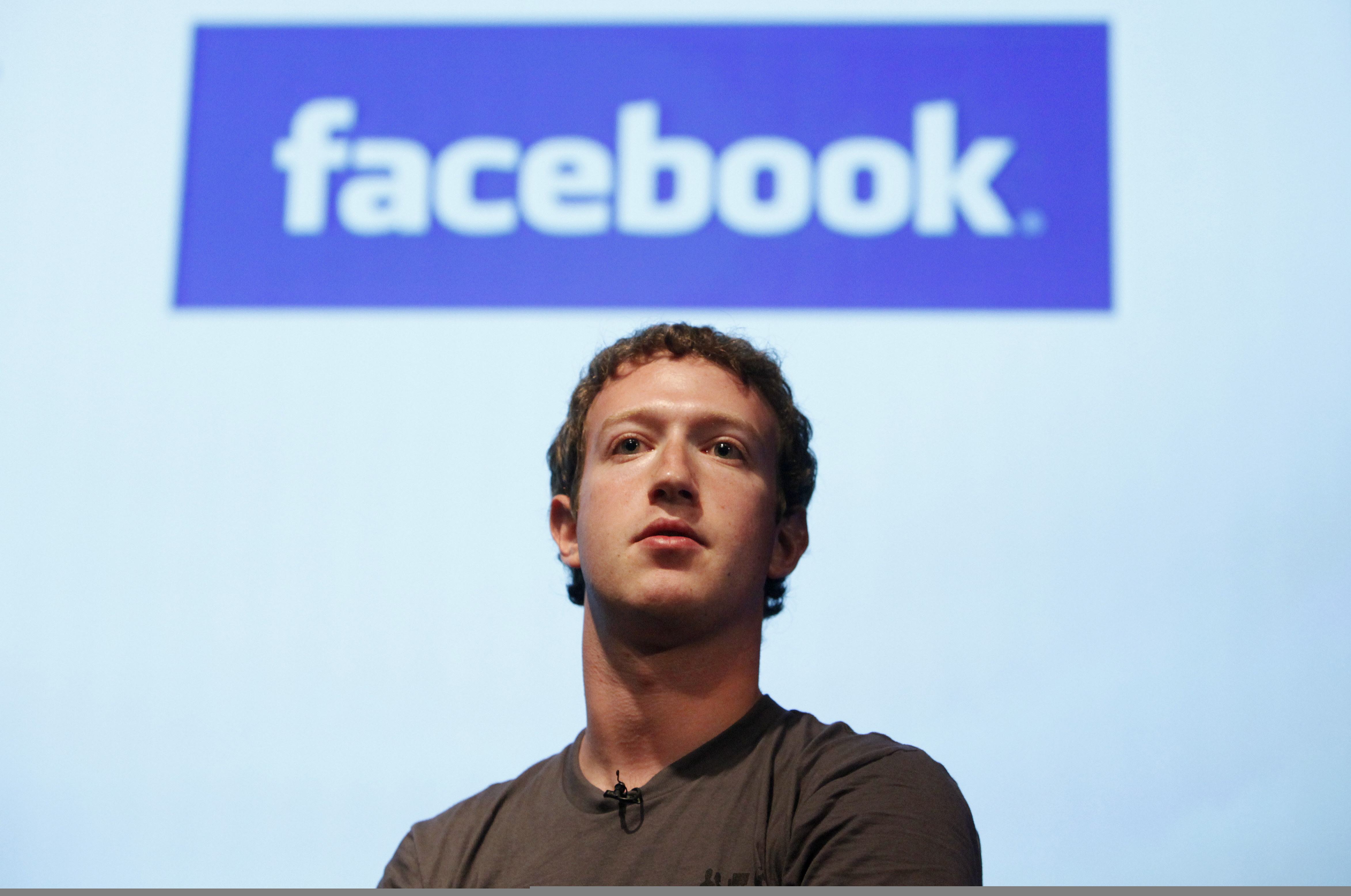 Facebook tar på fredag steget in på börsen. Många undrar nu vad detta betyder för användarna. 