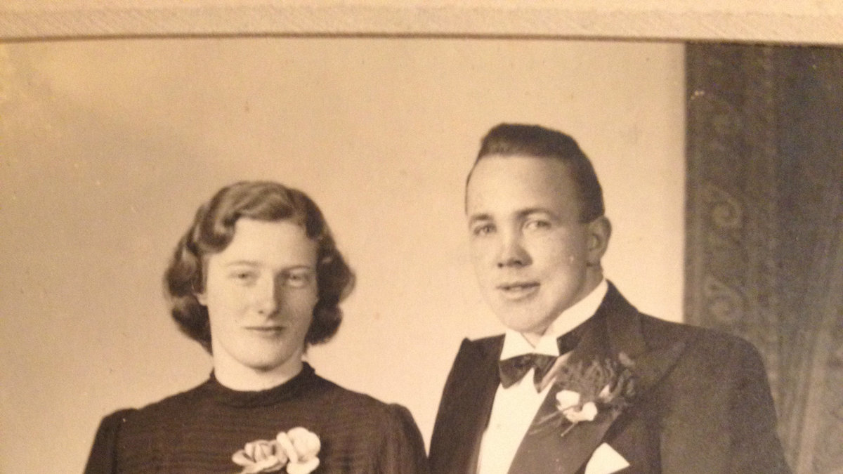 Brita och Fredrik Karlsson på sin bröllopsdag, den 14 december 1940.