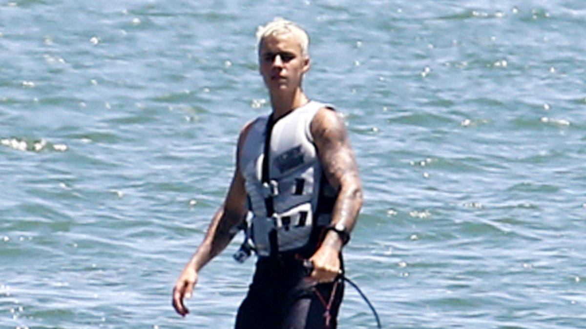 Justin Bieber till havs.