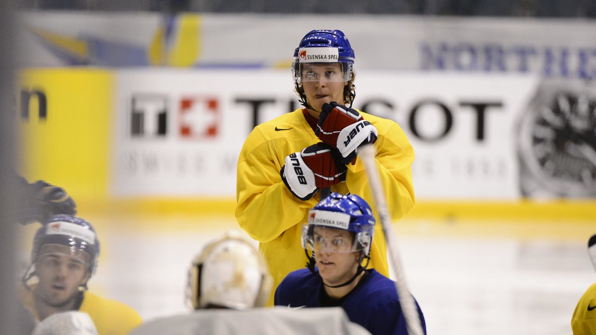 Bäckström anslöt till Tre Kronor efter Stanley Cup-uttåget i våras, men hann bara spela två matcher innan laget åkte ur turneringen.