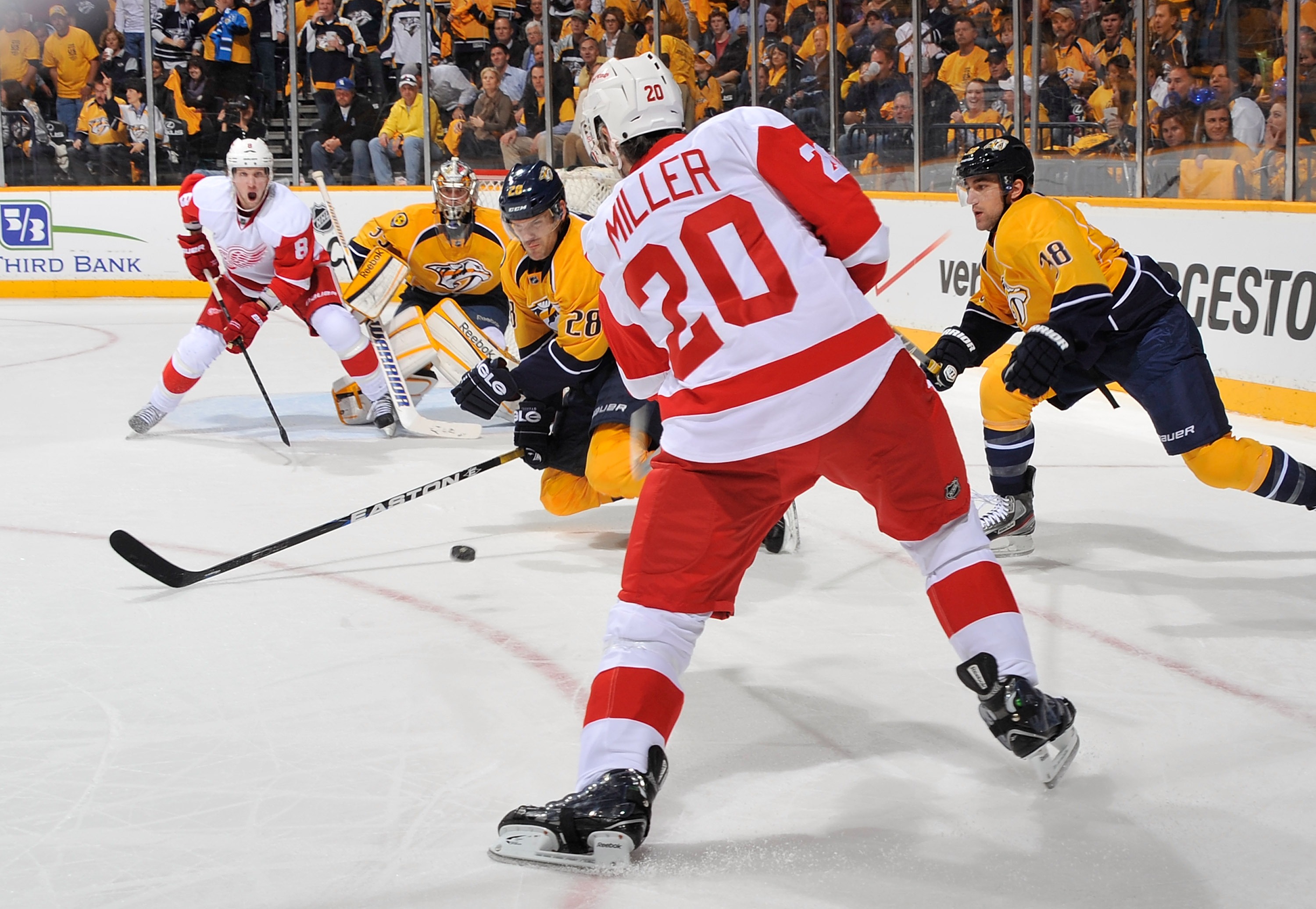 Trots ett ganska stort övertag för gästande Detroit vann Nashville. Här försöker Drew Miller hitta in framför Nashvilles defensiva mur. Trots ett ganska stort övertag för gästande Detroit vann Nashville. Här försöker Drew Miller hitta in framför Nashvilles defensiva mur.