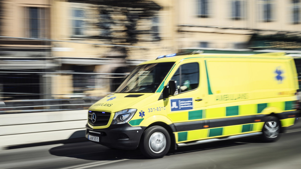 Sex personer har förts till sjukhus med ambulans efter en trafikolycka i närheten av Kristinehamn. Arkivbild.