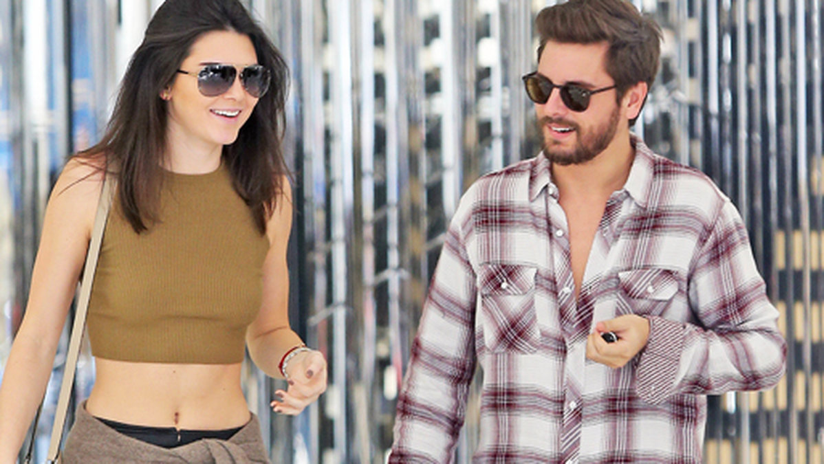 Kendall Jenner och Scott Disick shoppar tillsammans den 23 december 2014. 