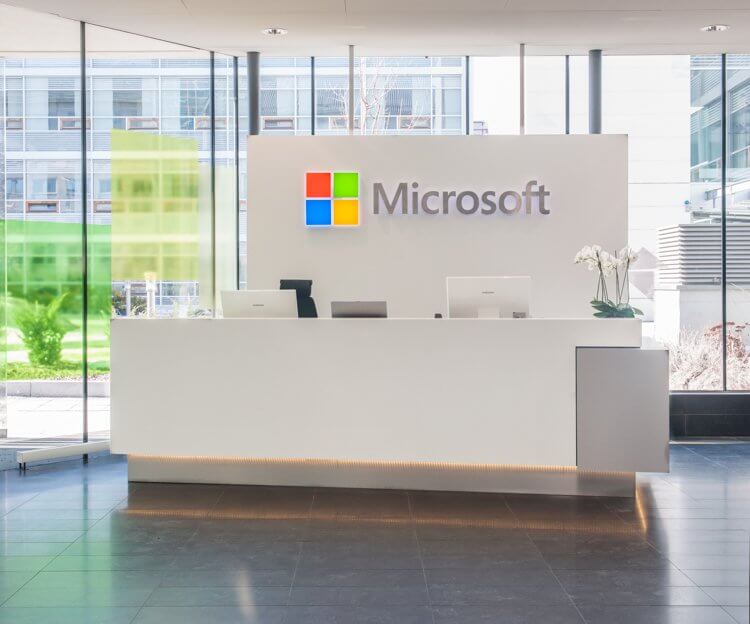Microsoft är ett multinationellt datorföretag. Microsoft är ett multinationellt datorföretag.