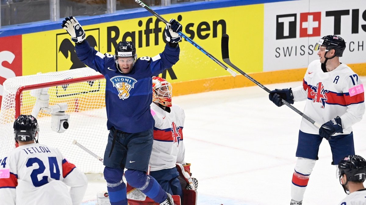 Harri Pesonen firar ett av Finlands sex mål i 6–0-segern mot Storbritannien.