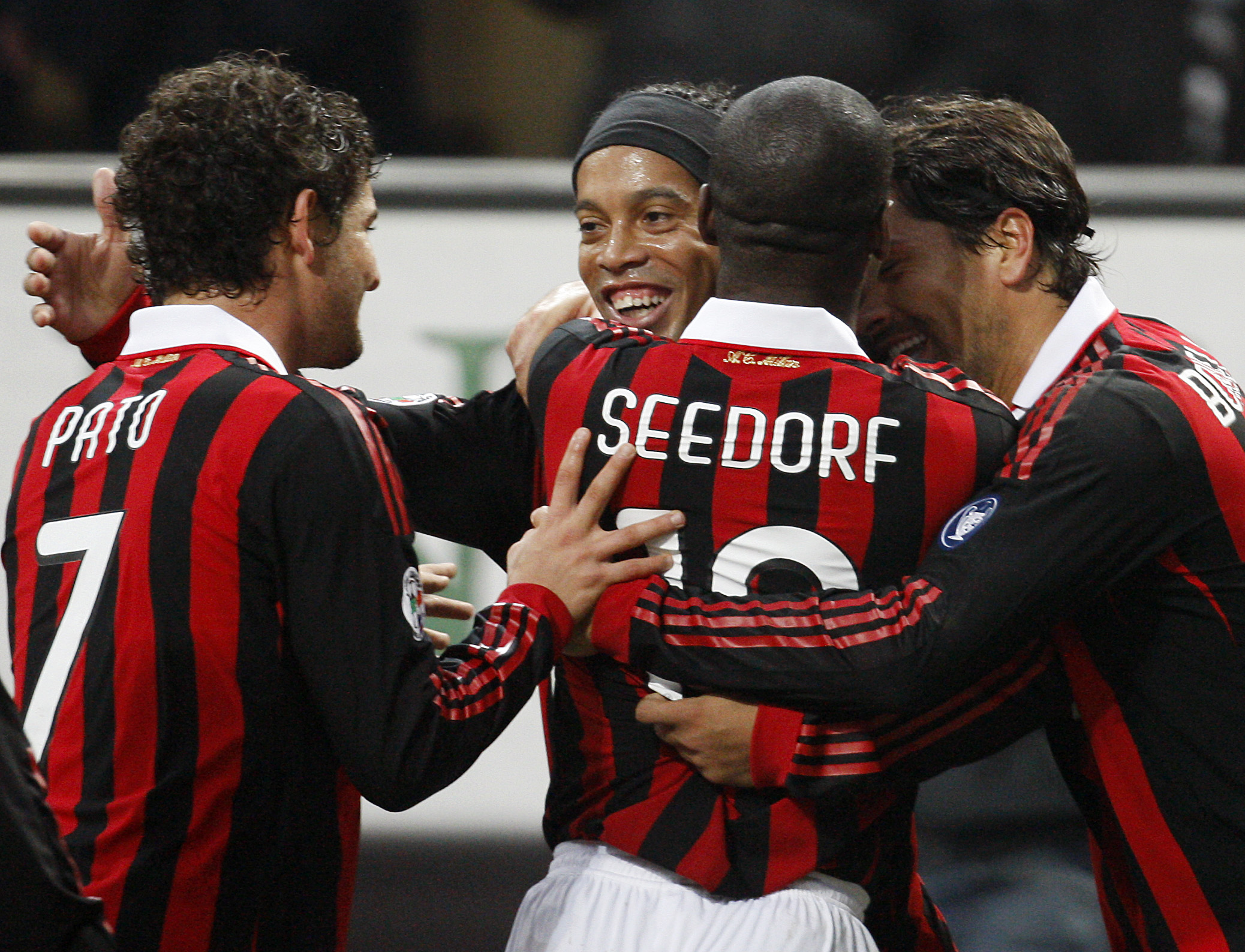 Pato och Seedorf saknas. Ronaldinho är däremot stekhet. 