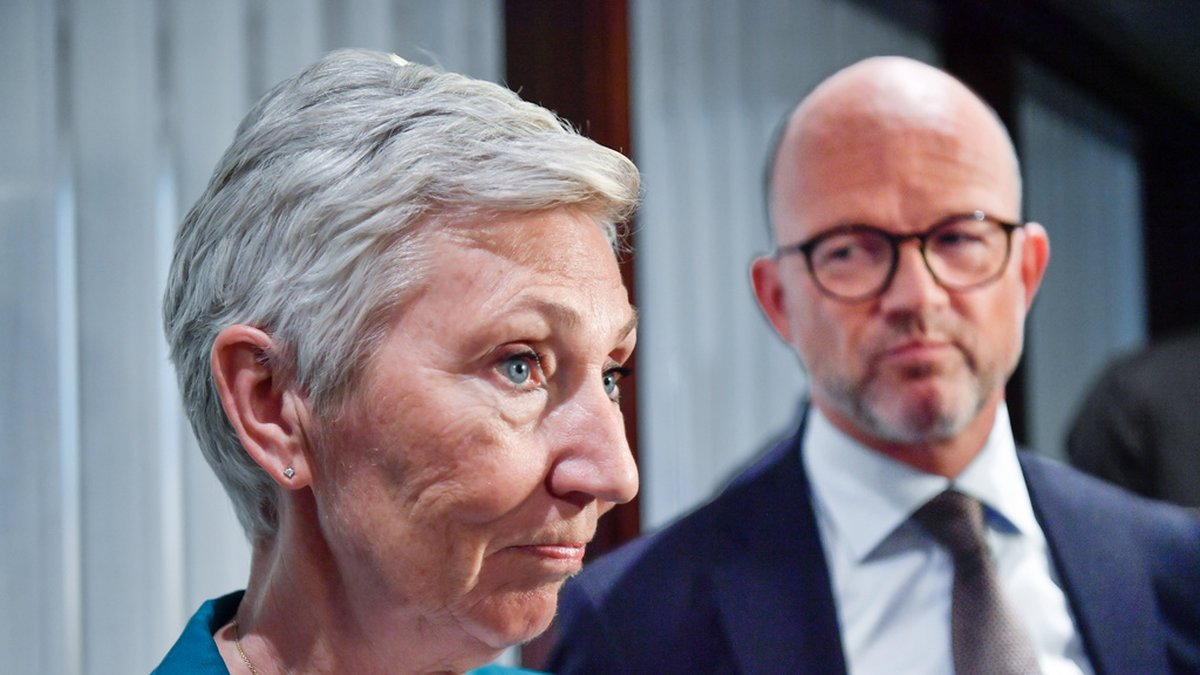 LO:s ordförande Peggy Hessen Følsvik och NHO:s Ole Erik Almlid berättar om överenskommelsen.