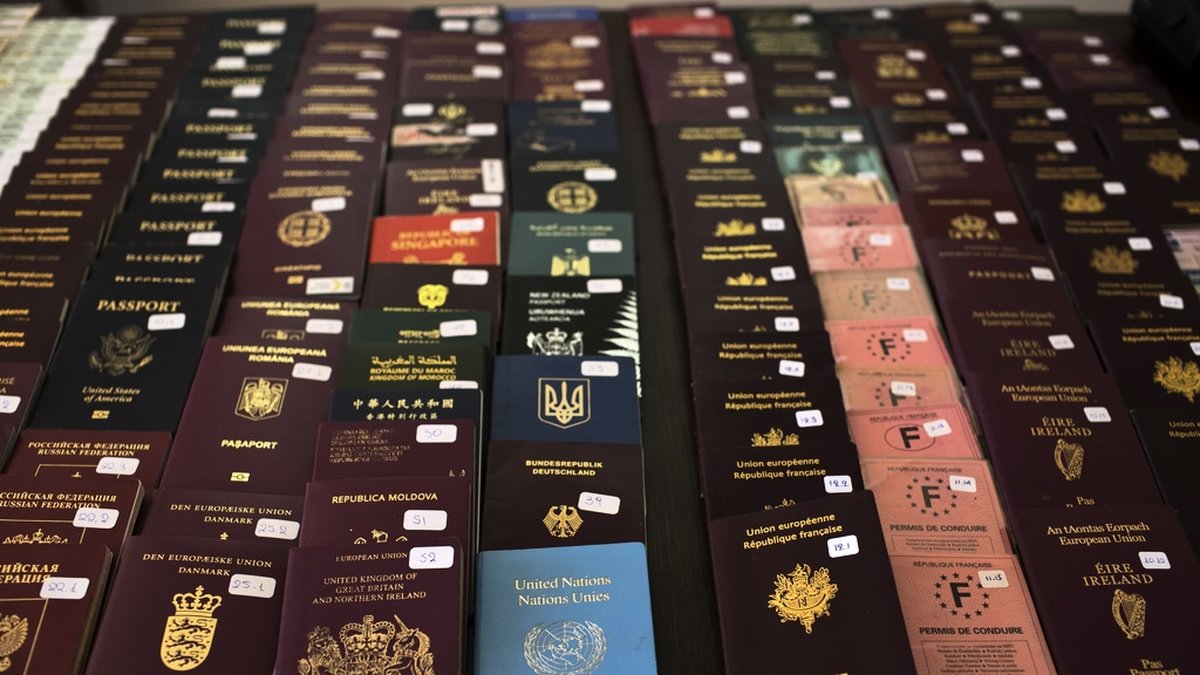 Ett pass är en värdehandling och kan avgöra hur lätt du tar dig fram i världen. Arkivbild.
