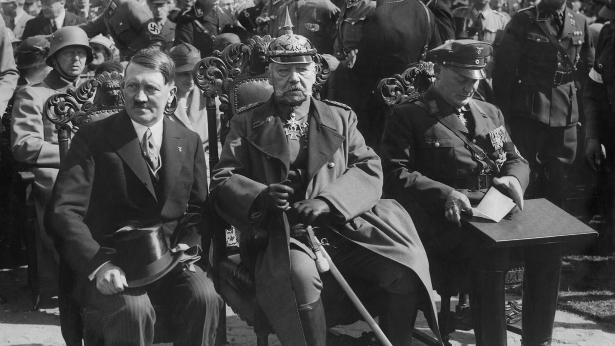 Adolf Hitler, Von Hindenburg och Herman Göring.