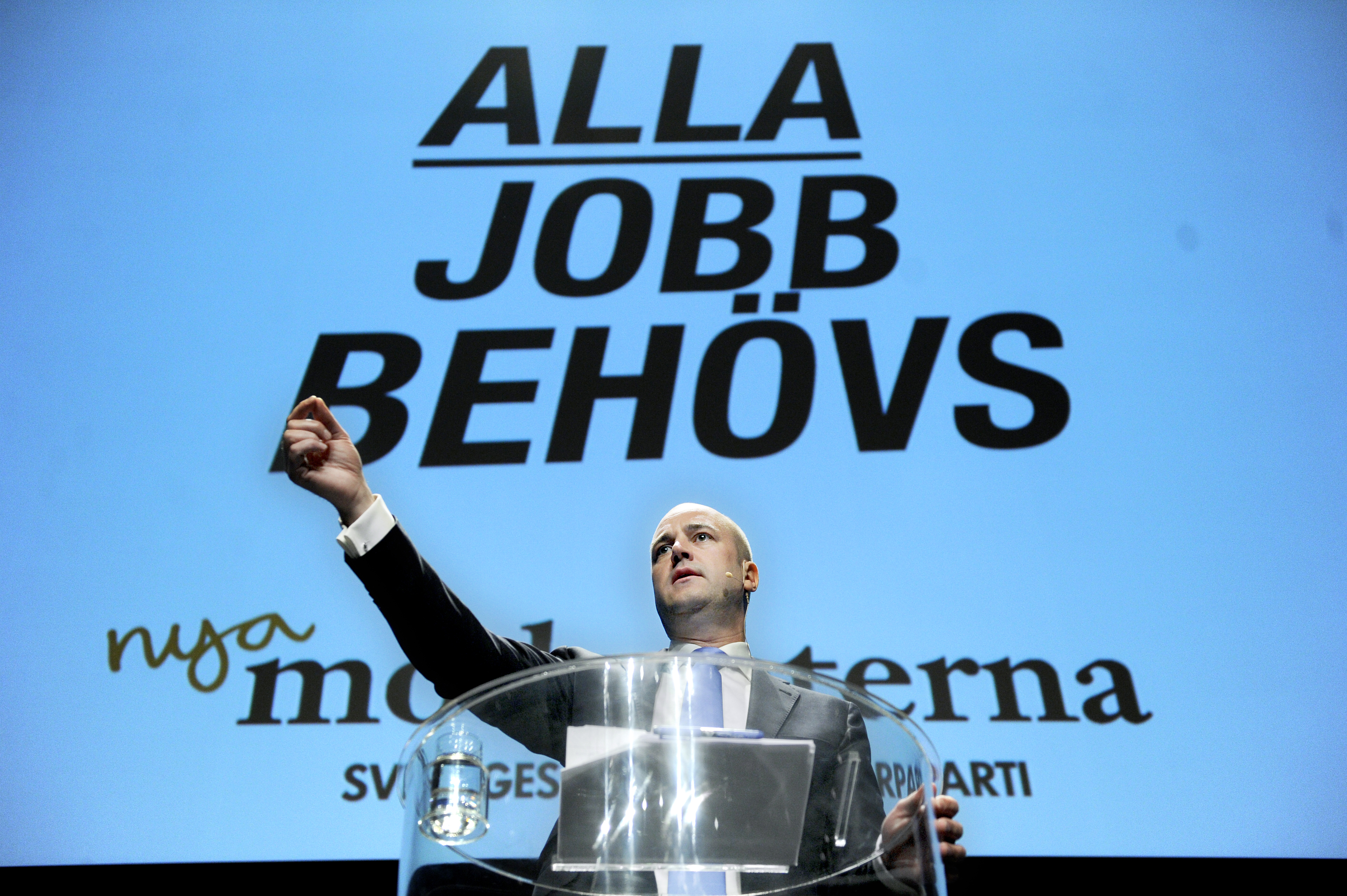 Alla jobb behövs, stod det bakom Fredrik Reinfeldt när Moderaterna hade riksmöte 2011. Men vad är det för slags full sysselsättning partiet eftersträvar?