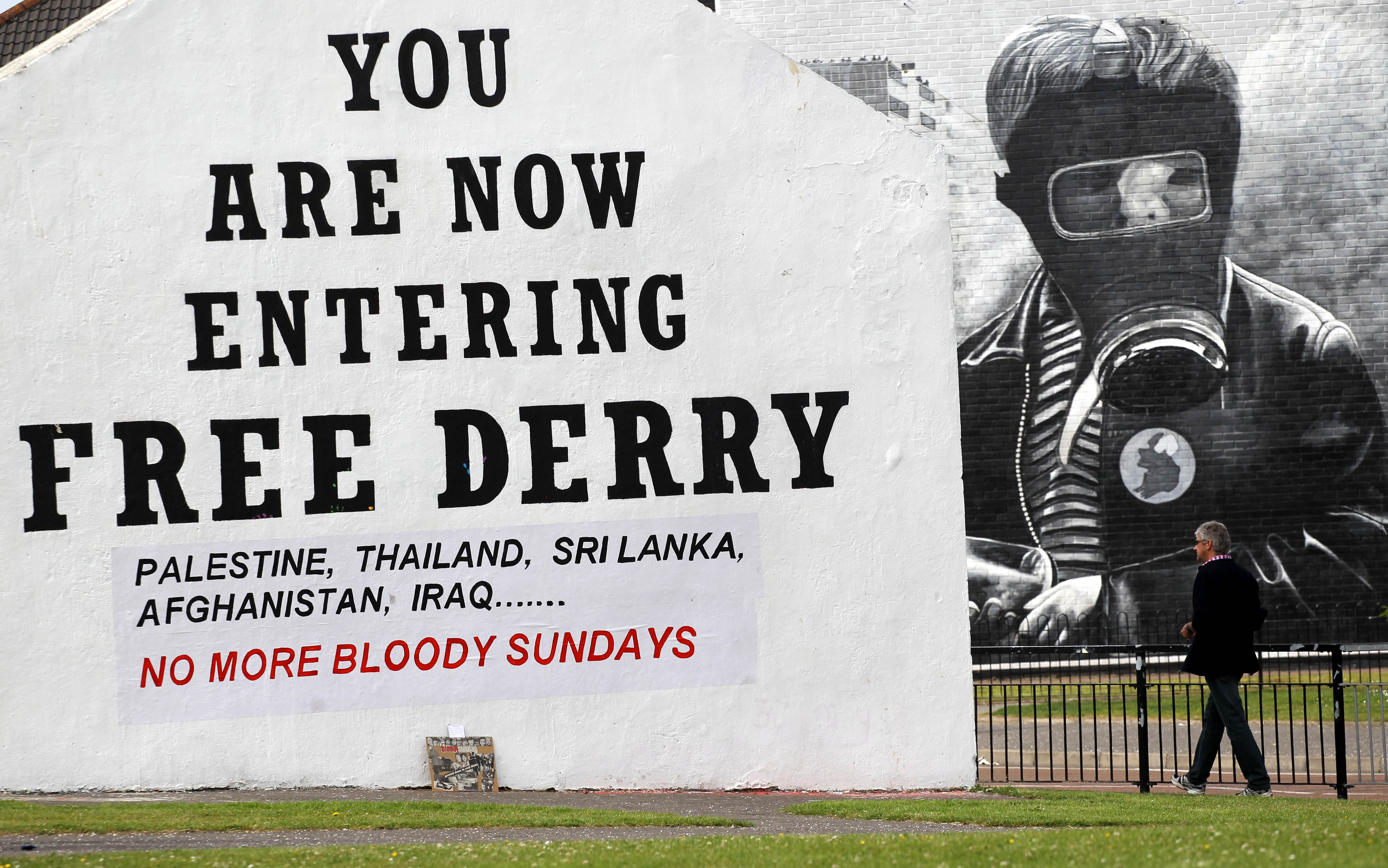 Attentatet skedde i Londonderry, eller Derry som republikanerna kallar staden – scen för den blodiga söndagen för 38 år sen.