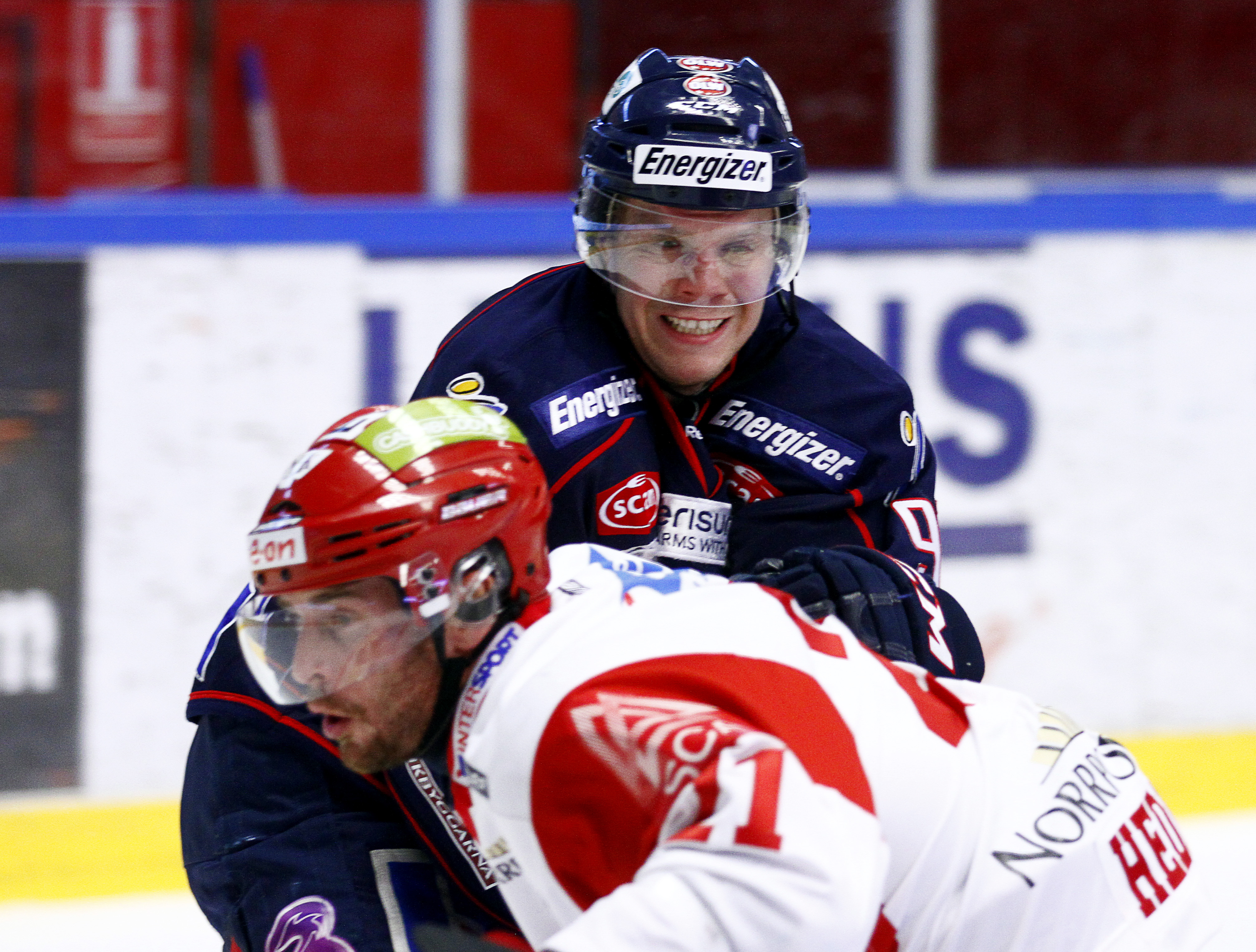 Andreas Jämtin stängdes av tre matcher i november 2011 för en armbågstackling på Luleås junior Daniel Mannberg. Jämtin blev grundseriens mest utvisade med 138 minuter på botbänken. Andreas Jämtin stängdes av tre matcher i november 2011 för en armbågstackling på Luleås junior Daniel Mannberg. Jämtin blev grundseriens mest utvisade med 138 minuter på botbänken.
