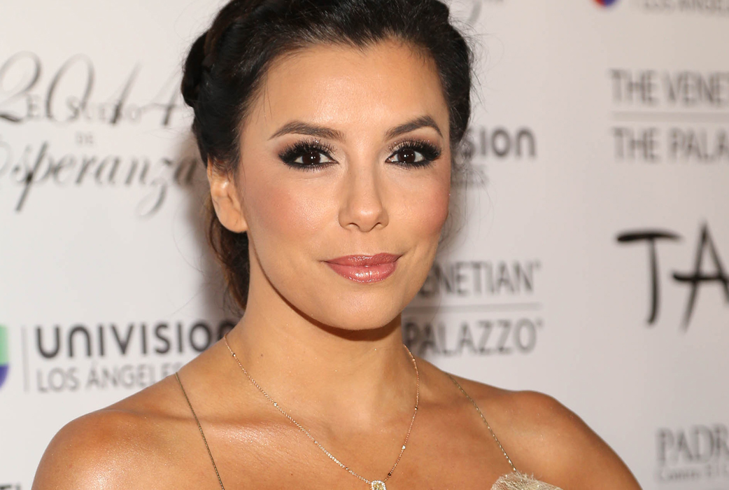 Desperate Housewives -stjärnan Eva Longoria gillar även hon bondage. – Jag gillar att bli bunden med sidenscarfes. Jag gillar män som tar kontrollen. Det är något väldigt sexigt med att vara undergiven, sa Longoria i en intervju. Desperate Housewives -stjärnan Eva Longoria gillar även hon bondage. – Jag gillar att bli bunden med sidenscarfes. Jag gillar män som tar kontrollen. Det är något väldigt sexigt med att vara undergiven, sa Longoria i en intervju.