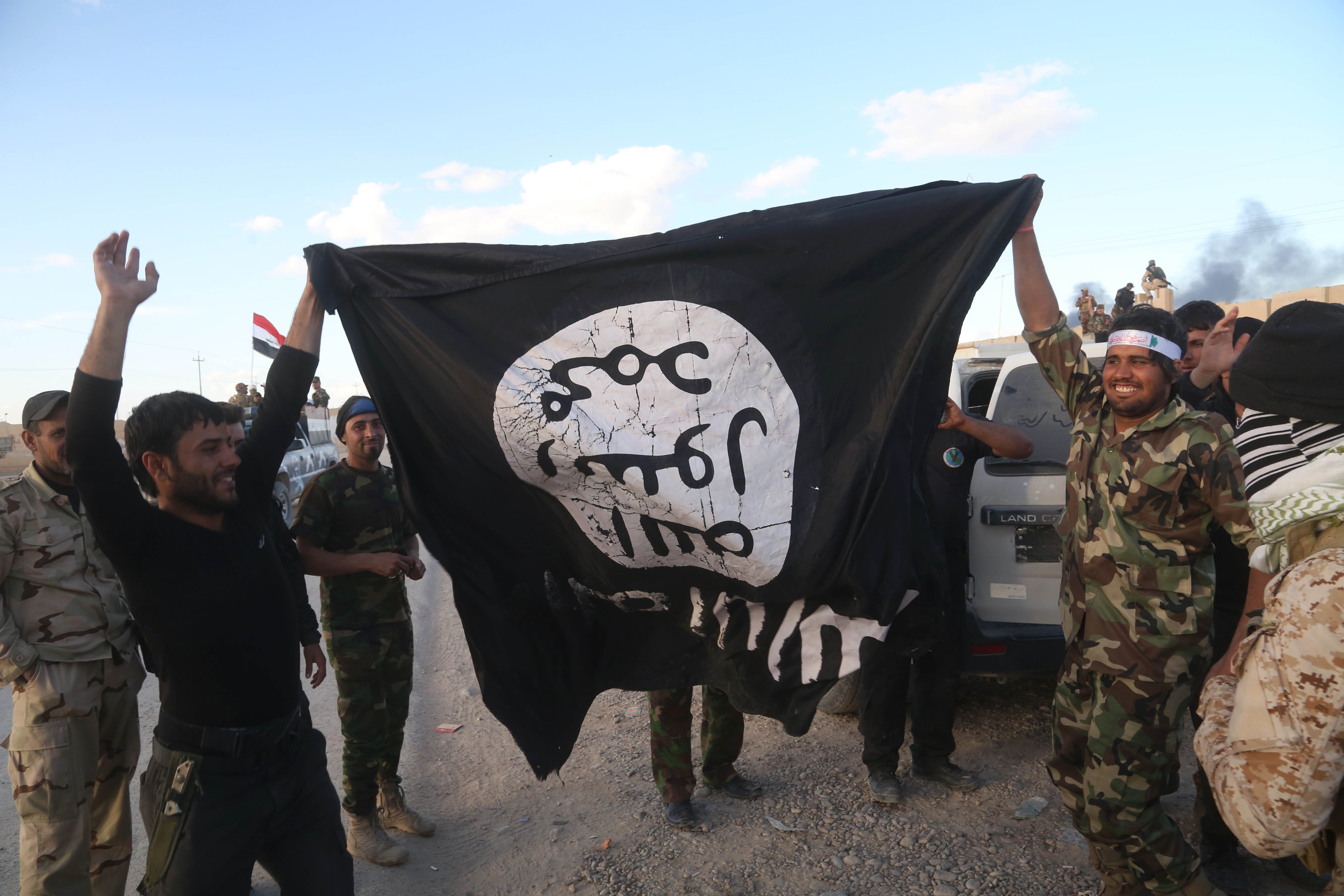 Terrororganisationen IS kan ha köpt mark i Europa där de håller träningsläger. 