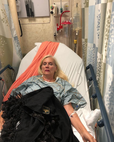 Gunilla Persson på sjukhus. Gunilla Persson på sjukhus.
