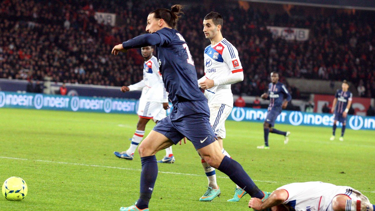 Zlatan frias av disciplinnämnden för hans stämpling av Dejan Lovren. 